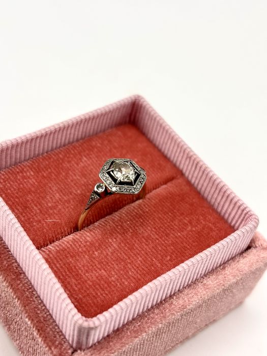 Pierścionek Art Deco z Diamentami w Złocie i Platynie