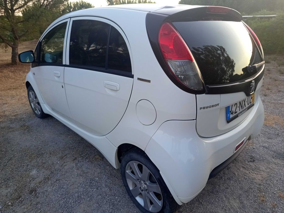 Peugeot ion elétrico.