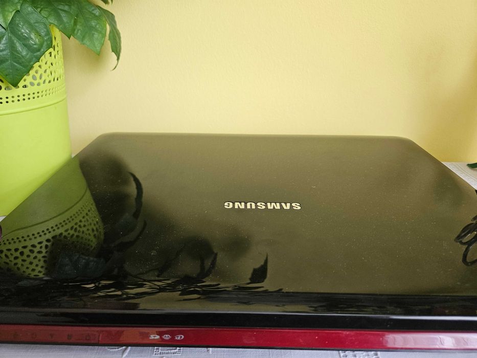 Laptop Samsung R560