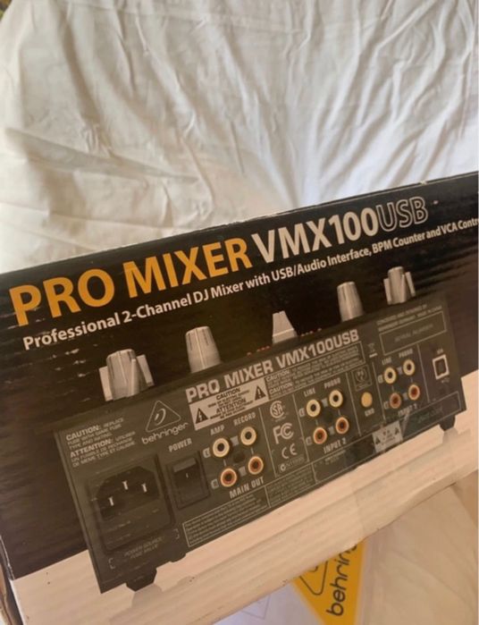 Behringer VMX100USB - DJ Mixer/Audio Interface