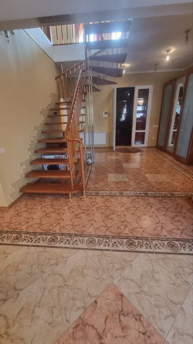 продам 3х уровневый дом ул. Чкалова (пересечение пр.Мира и Почтовый)