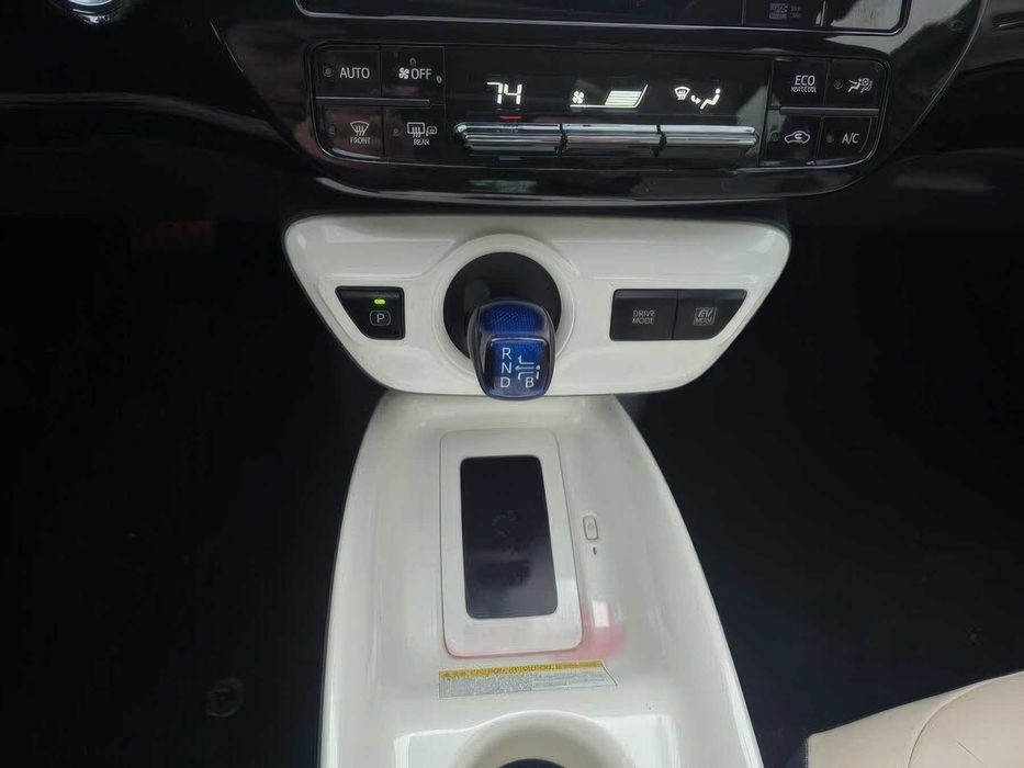 Toyota Prius      2017