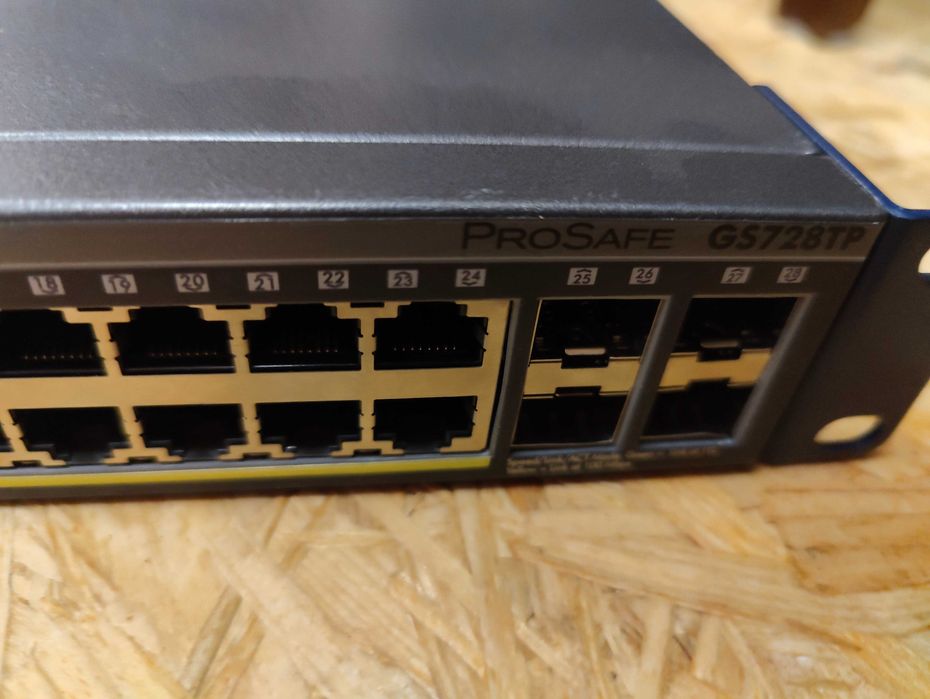 Netgear PROSAFE GS728TP switch 24x zarządzalny 4x SFP