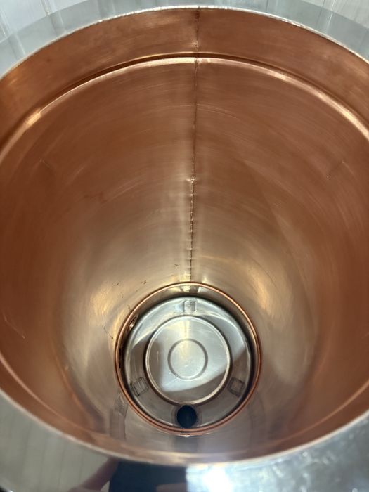 Мідний дистилятор 75 л з джин-кошиком.