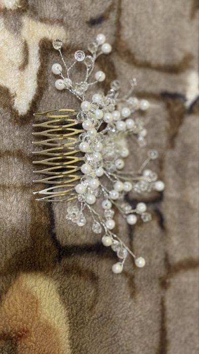 Весільна прикраса у волосся