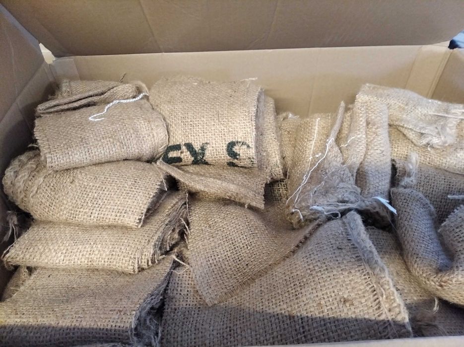 Ekologiczne paliwo do podkurzacza  Pszczoły odkłady matki