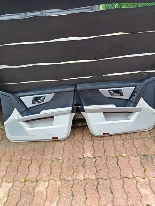 Mercedes glk tapicerka drzwi boczki kpl
