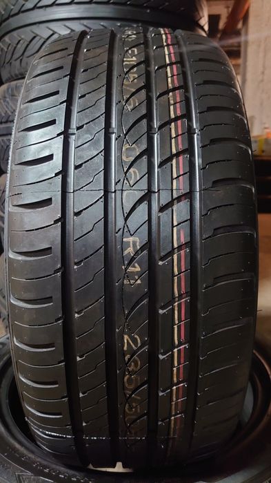 Пара летних шин Tracmax Radial F106 235/50 r18 235 50 18