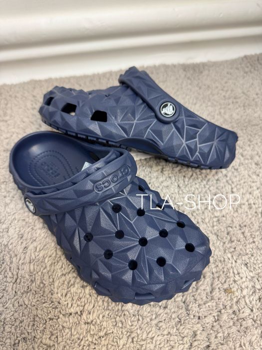 Crocs Classic Geometric Kids Clog дитячі крокси на дівчинку