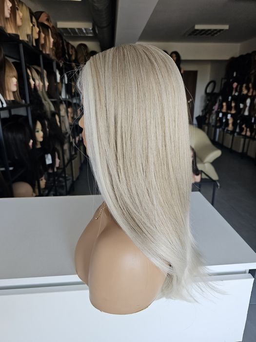 Peruka premium beżowy blond chłodny blond Diana naturalny wygląd