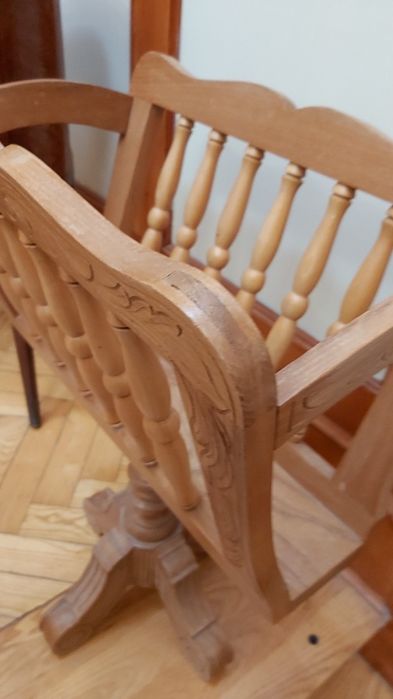 Piękny dębowy gazetnik stylowy masywny na nóżce holenderski