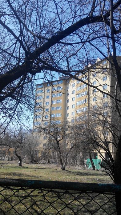 Продається  здана  4 кім.квартира  в обжитій новобудові