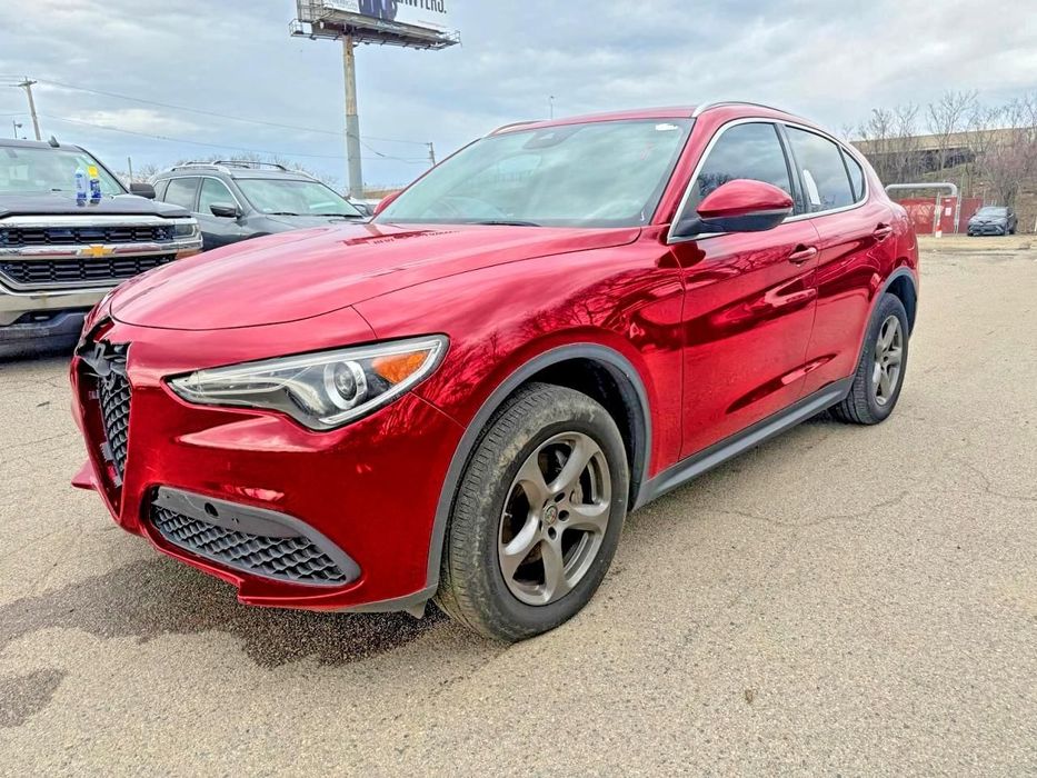 Alfa Romeo Stelvio AWD / automat / niski