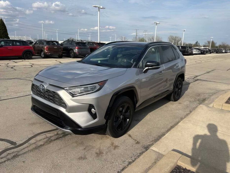 Toyota RAV4 Hybrid XSE      2021