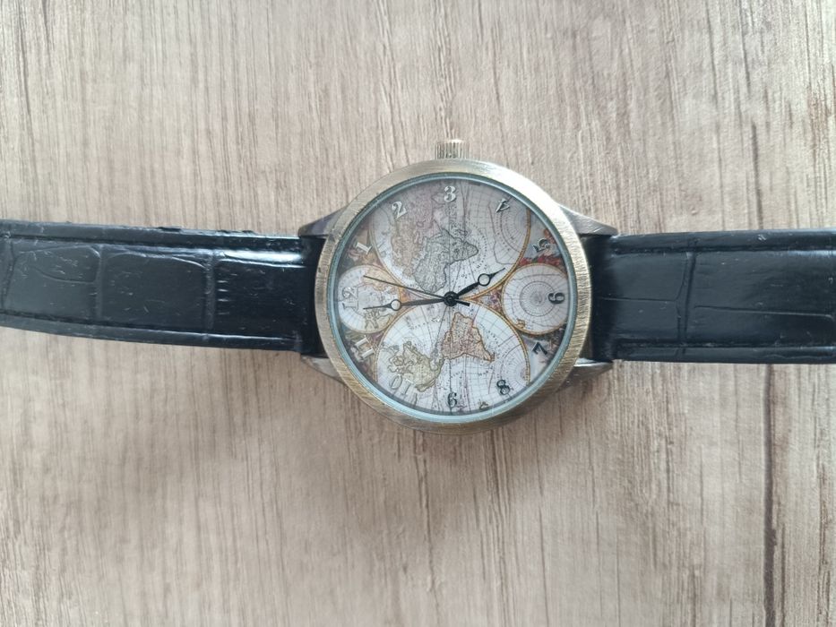 Zegarek z mapą świata