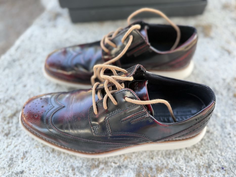 Sapatos Rockport (pele castanha avermelhada e sola branca) - novos e em caixa)