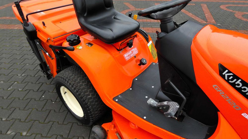 Traktorek kosiarka KUBOTA GR2100 Diesel 4x4 (081208.5) - Baras