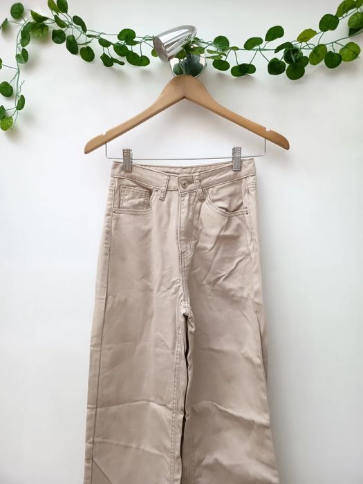 Calças Beges Finas