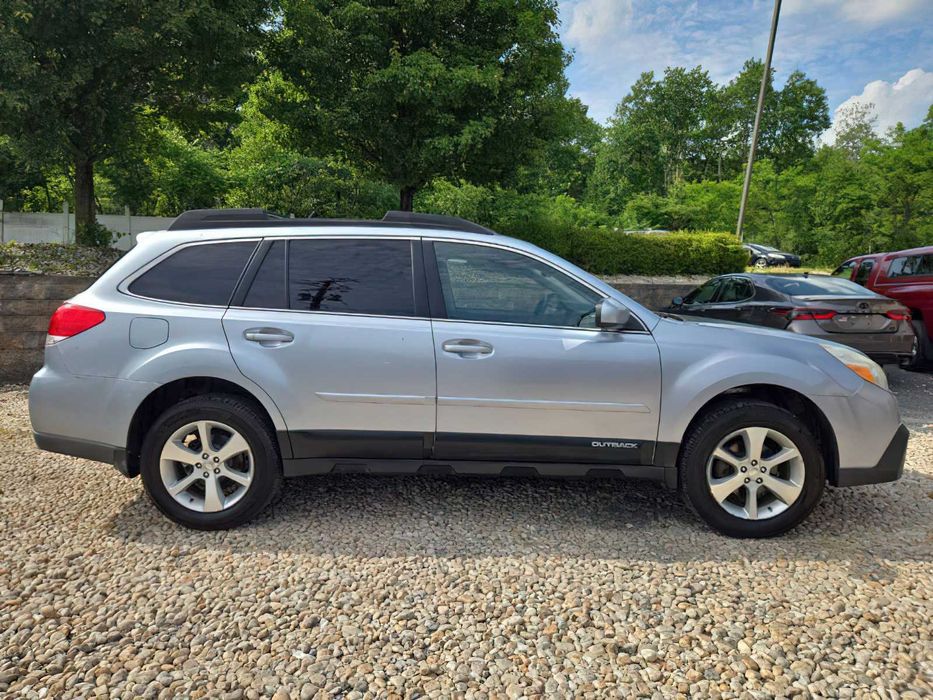 Subaru Outback 2.5i Limited      2013