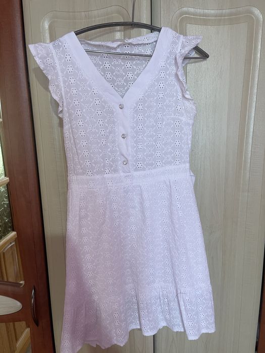 Біла літня сукня с-м