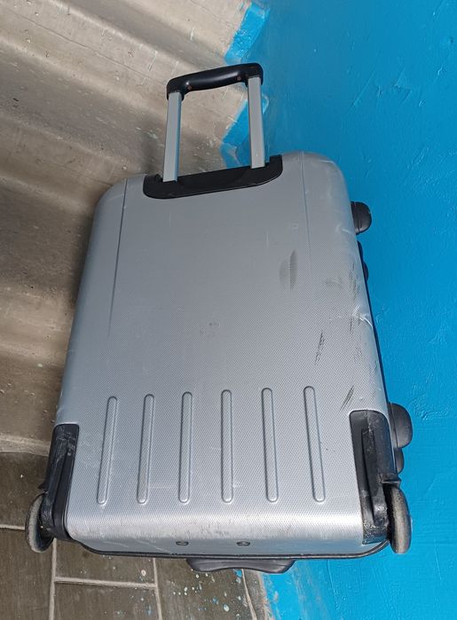 Чемодан на колесиках 53*37 см