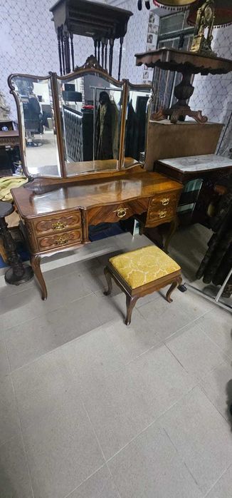 Móvel toucador com espelho e banco antigo