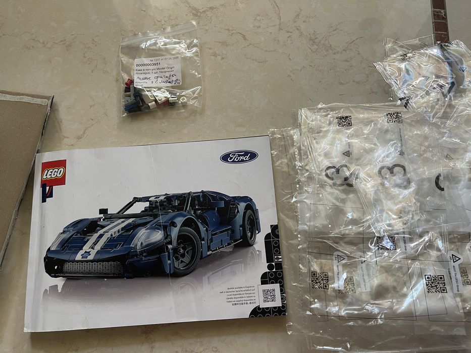 Конструктор LEGO Technic Ford GT