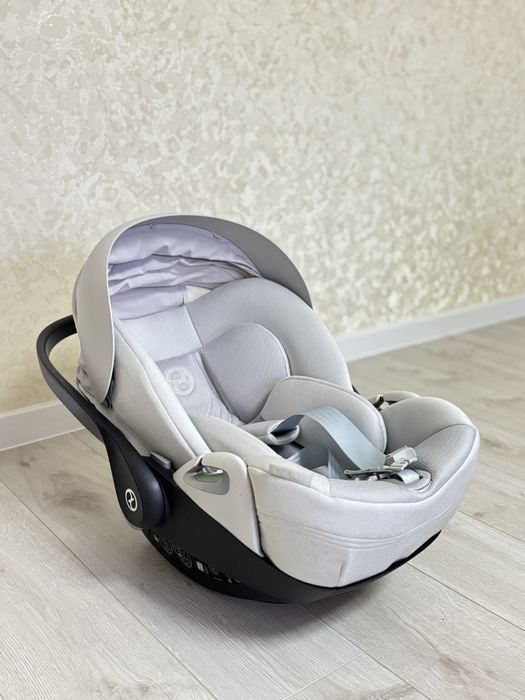 Cybex Cloud T Plus Off White