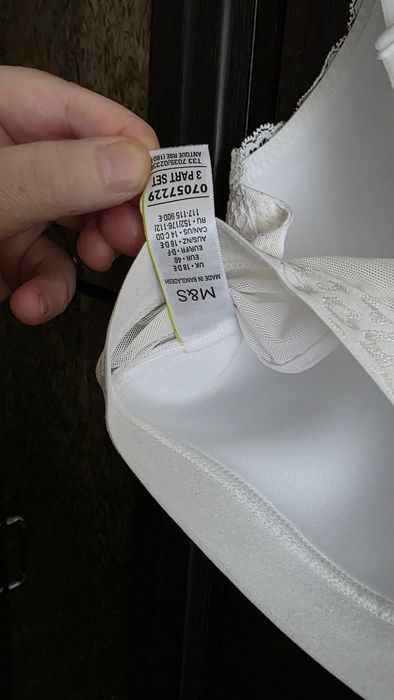 Biały biustonosz  Marks Spencer  46. Rezerwacja
