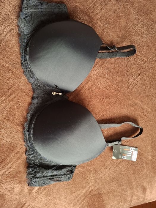 Бюстгальтер жіночі