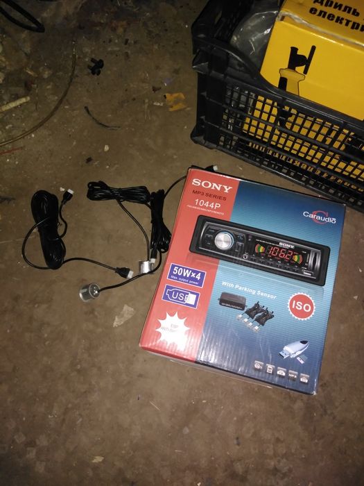 Продам авто магнітолу.