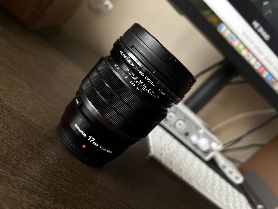 Olympus M zuiko 17mm F1.2 Pro idealny stan