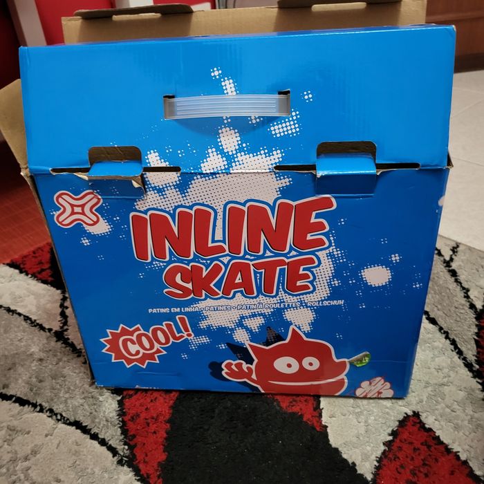 Patins de criança mais capacete e protecao
