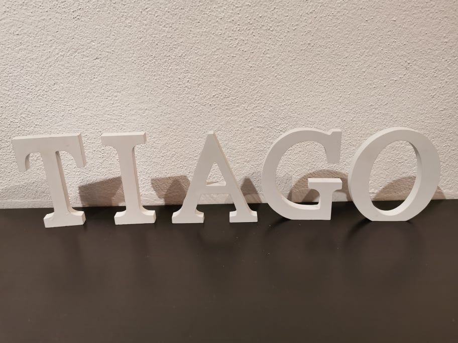 Letras de madeira brancas decorativas: TIAGO - baratas!
