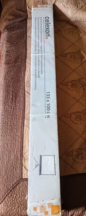 Ekran projekcyjny 133x100 na statywie