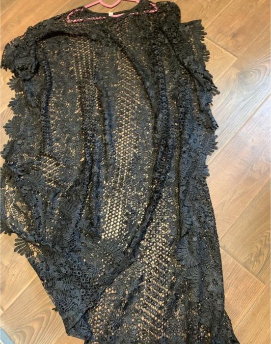 Мереживо , накидка на купальник чи на сукню