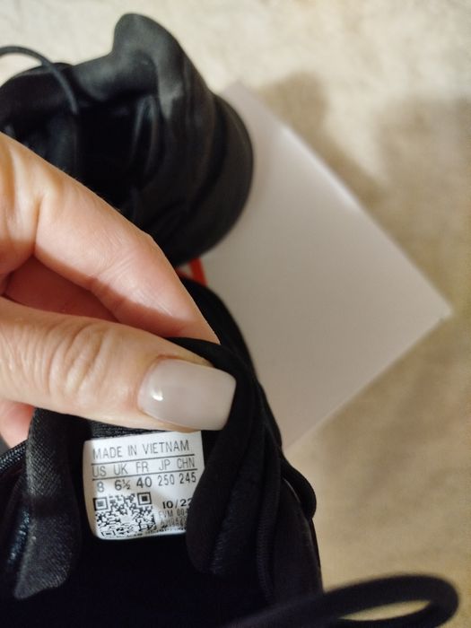 Оригінальні кросівки Adidas