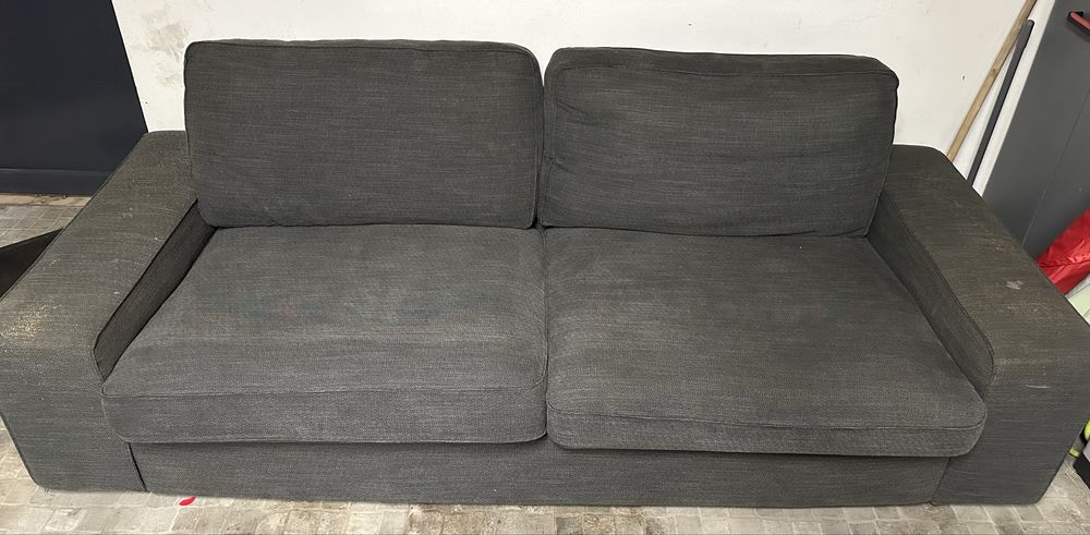 Vendo sofá 3 lugares com pousa pés