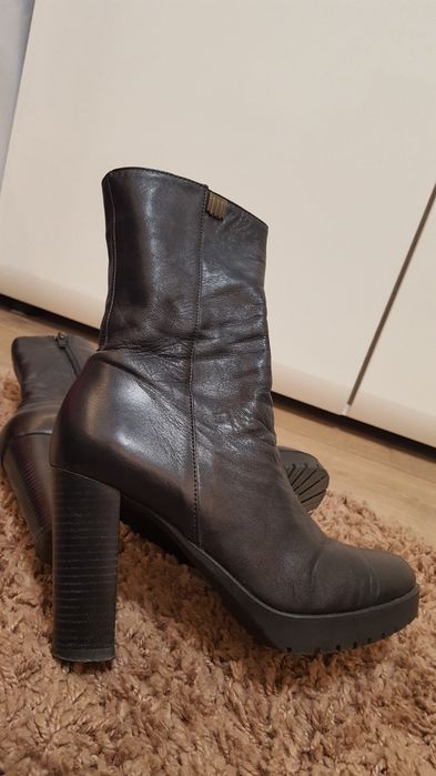 Ботинки на каблуках