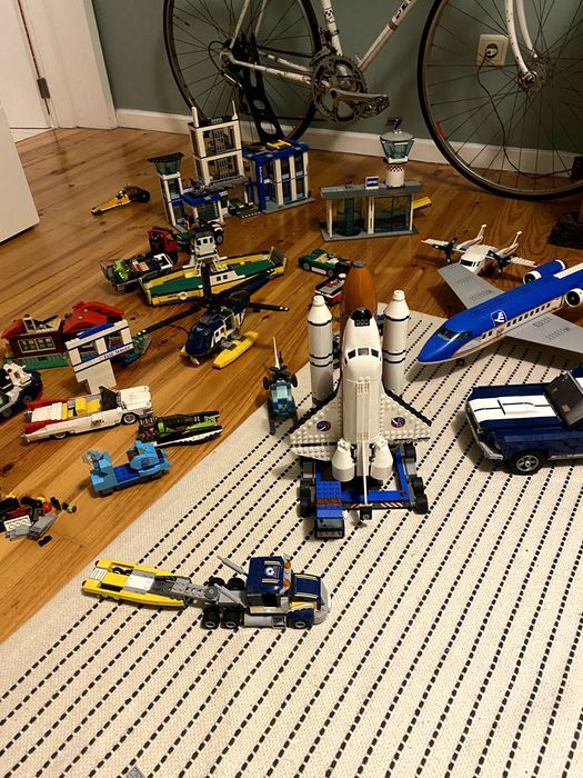 Vários conjuntos LEGO