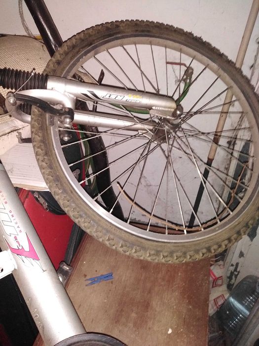 bicicleta em bom estado de conservação