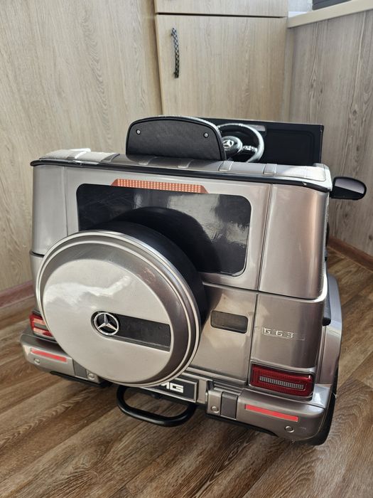 Дитячий елкутромобіль з пультом Mercedes