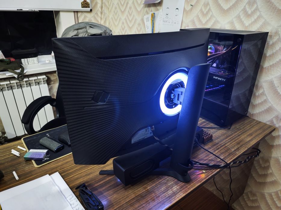 Samsung Odyssey G7 27" / 240Hz / QHD / 1ms