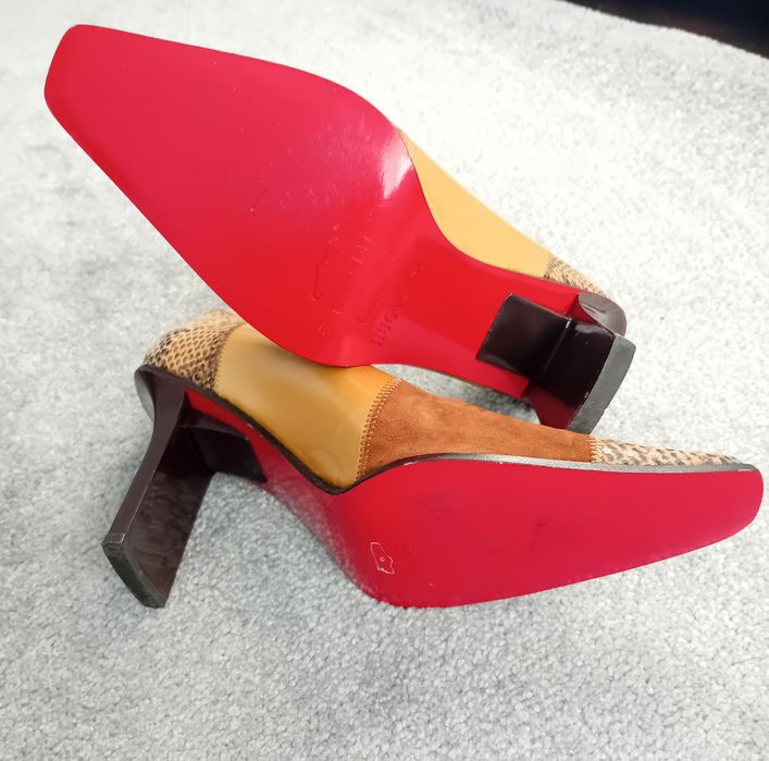Sapatos de salto alto