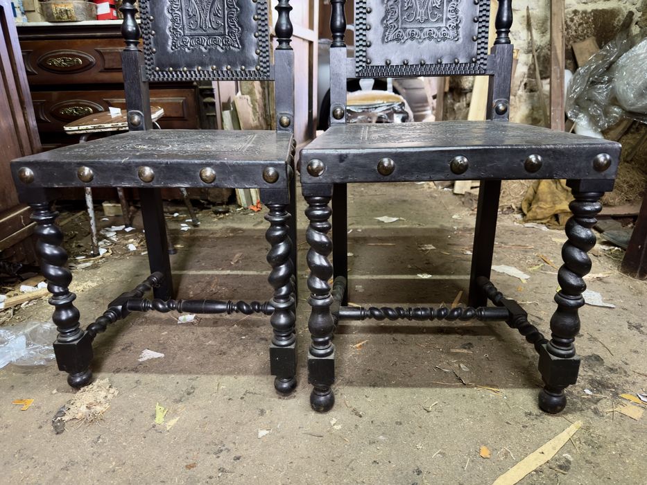 Cadeiras de escritório torcidos