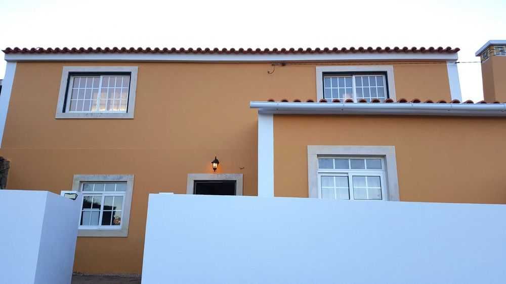 Moradia T3 independente com vista para quintas e vinhas.