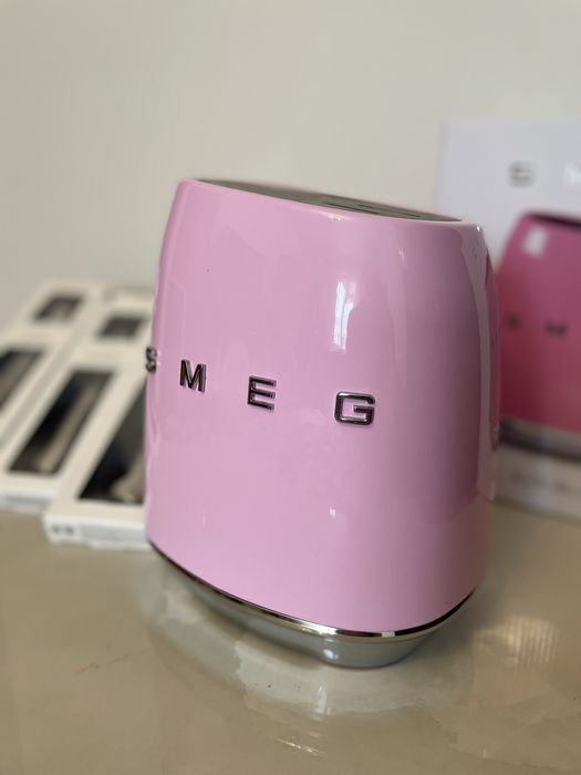 Набір ножів Smeg підставка та 6 ножів