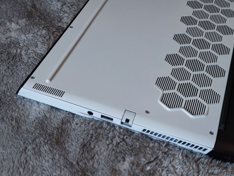 Alienware M15 r2 i7-9750h RTX2070 16Gb DDR4 1tb ssd