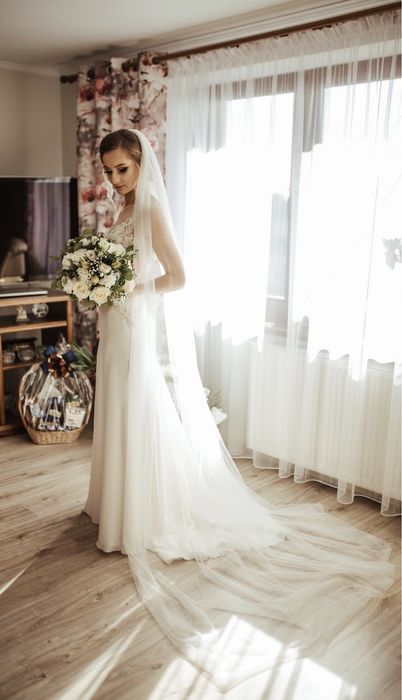 Suknia ślubna typu rybka z podpinanym trenem