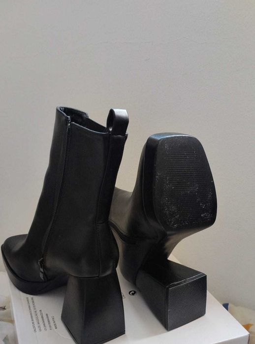 Botas de cano médio da "Mellisa".